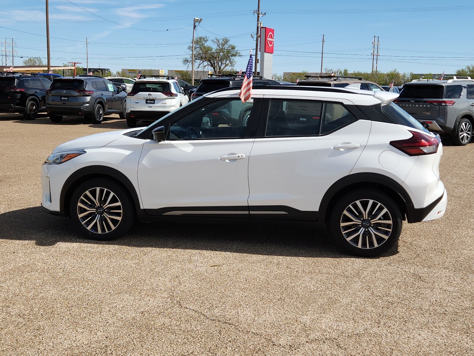 Used 2024 Nissan Kicks SR with VIN 3N1CP5DV2RL482372 for sale in Clovis, NM