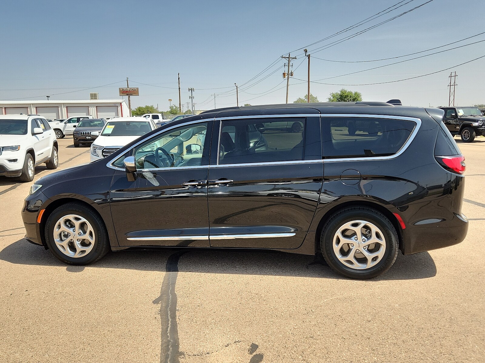 Used 2022 Chrysler Pacifica Limited with VIN 2C4RC1GGXNR136821 for sale in Clovis, NM