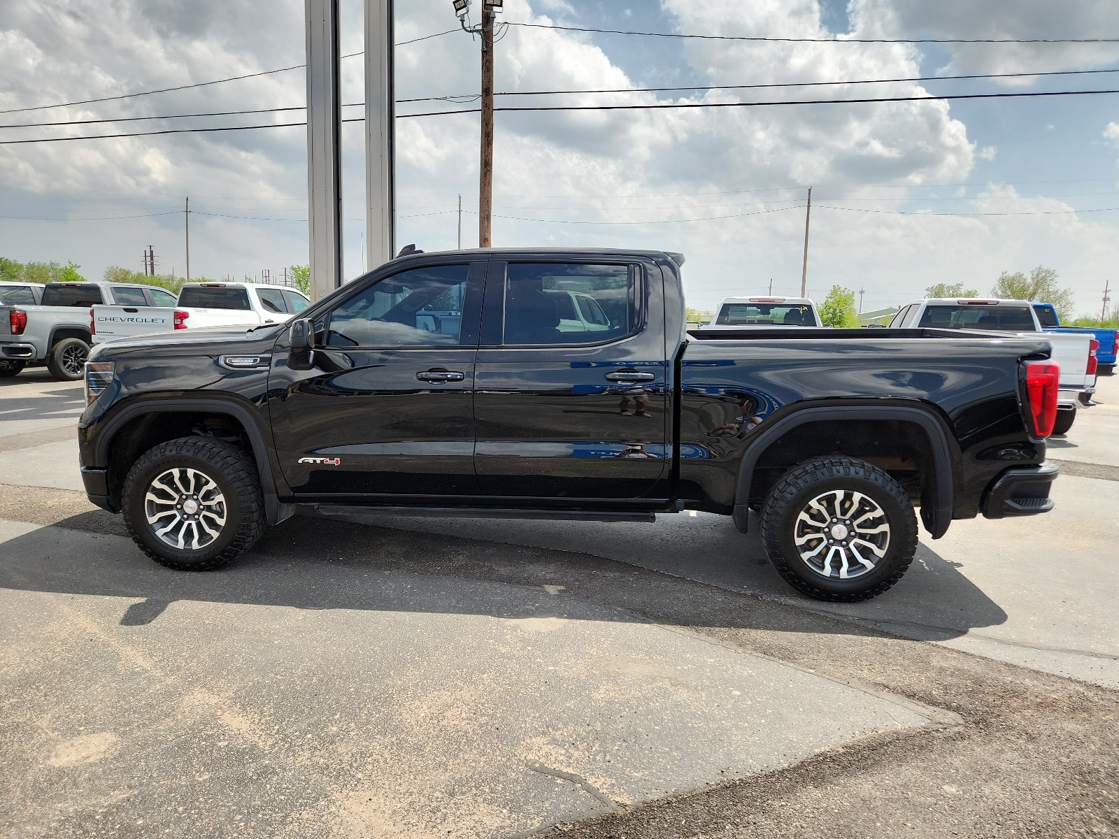 Used 2022 GMC Sierra 1500 AT4 with VIN 3GTUUEET8NG650431 for sale in Clovis, NM