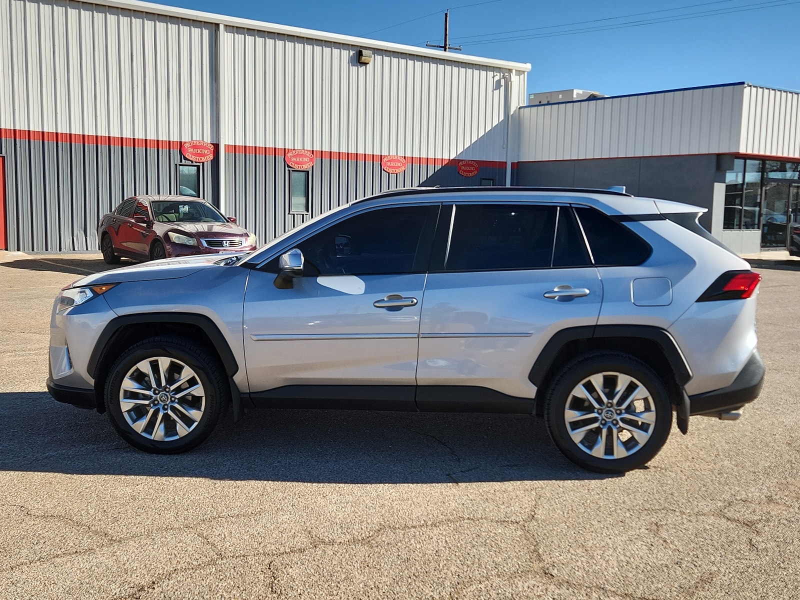 Used 2019 Toyota RAV4 XLE Premium with VIN 2T3C1RFV7KC010929 for sale in Clovis, NM