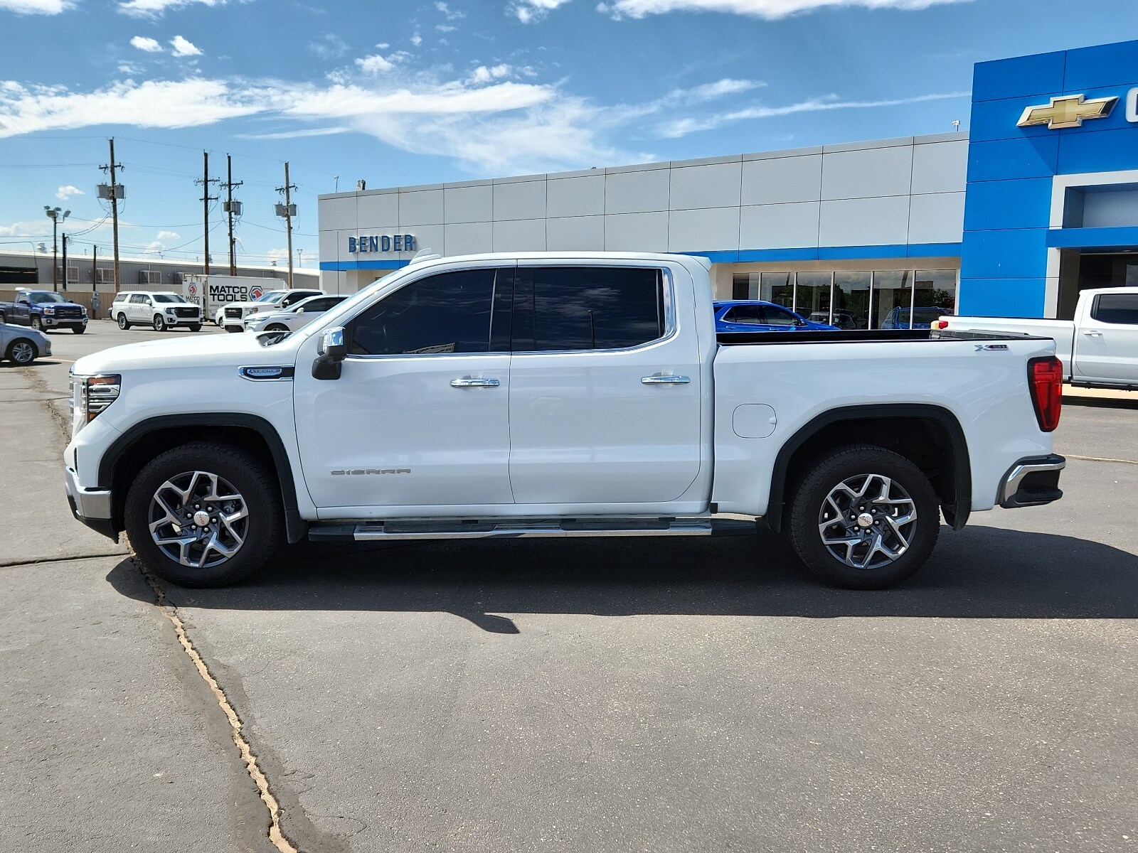 Used 2022 GMC Sierra 1500 SLT with VIN 3GTUUDED6NG665772 for sale in Clovis, NM