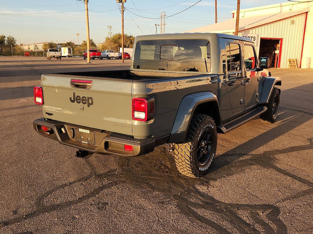 New 2025 Jeep Gladiator Sport Pickup