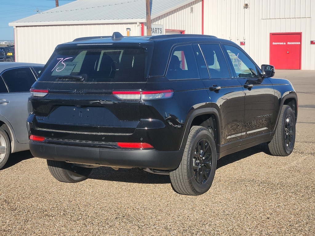 New 2025 Jeep Grand Cherokee Laredo Sport Utility