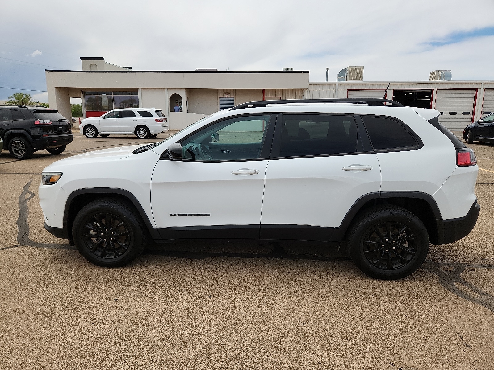 Used 2023 Jeep Cherokee Altitude Lux with VIN 1C4PJMMB3PD111675 for sale in Clovis, NM