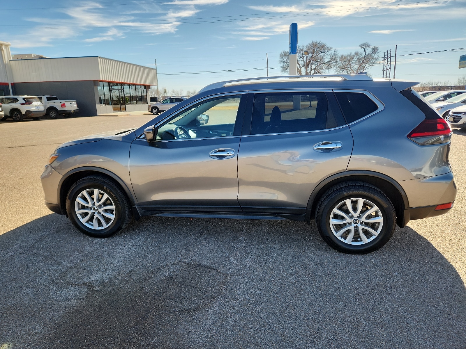 Used 2018 Nissan Rogue SV with VIN JN8AT2MV7JW330069 for sale in Clovis, NM