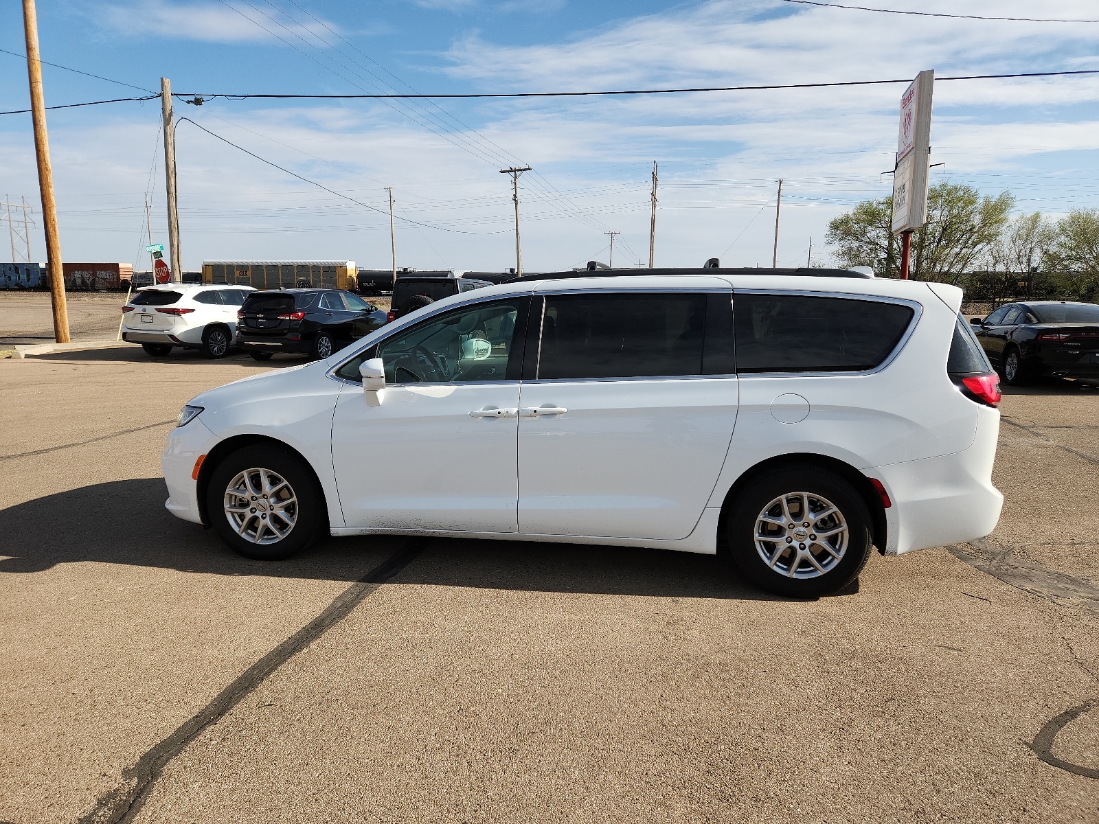 Used 2022 Chrysler Pacifica Touring L with VIN 2C4RC1BGXNR177103 for sale in Clovis, NM