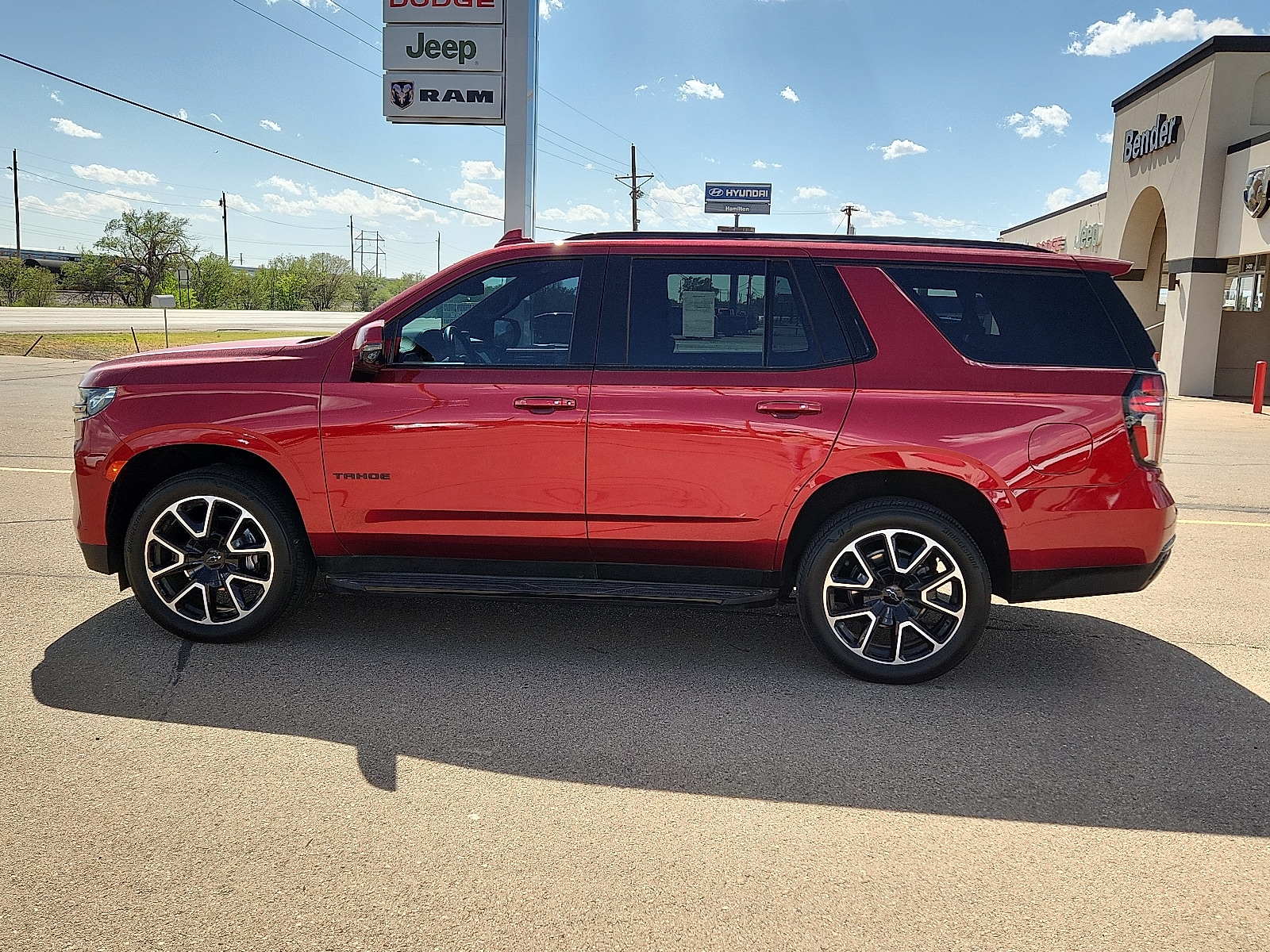 Used 2022 Chevrolet Tahoe RST with VIN 1GNSKRKTXNR330320 for sale in Clovis, NM