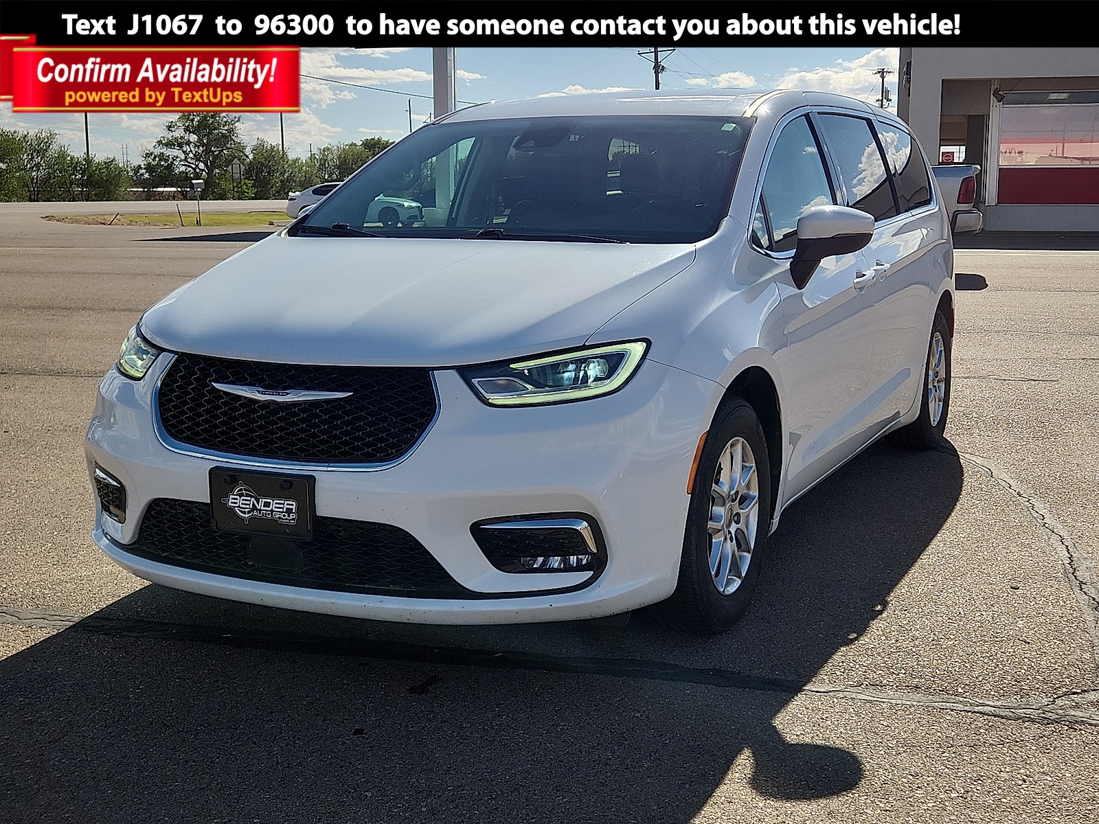 2023 Chrysler Pacifica Touring L's photo