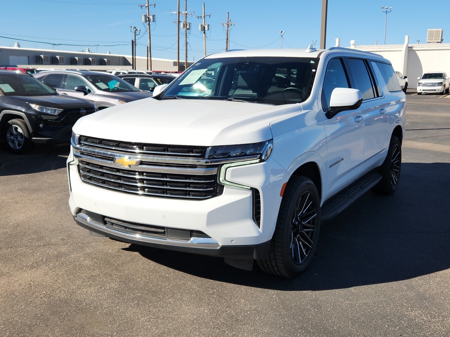 2023 Chevrolet Suburban LT's photo