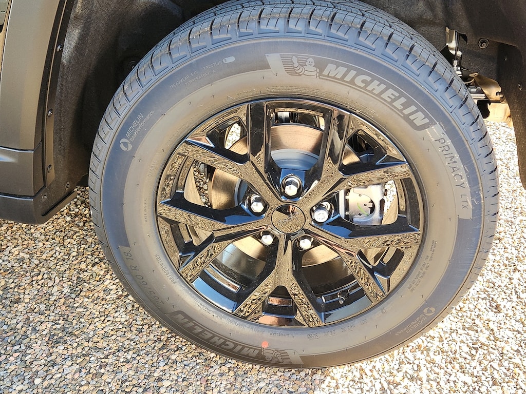 New 2025 Jeep Grand Cherokee Laredo Sport Utility