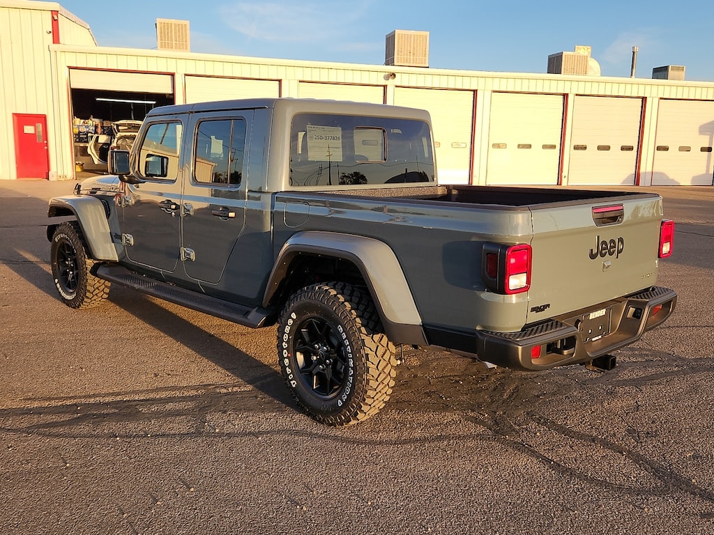 New 2025 Jeep Gladiator Sport Pickup