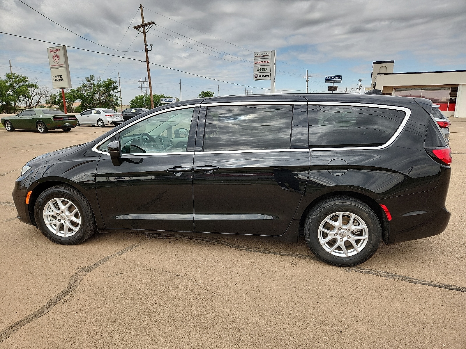 Used 2023 Chrysler Pacifica Touring L with VIN 2C4RC1BG8PR536077 for sale in Clovis, NM
