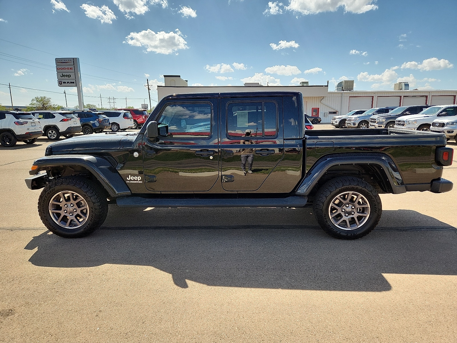 Used 2021 Jeep Gladiator Overland with VIN 1C6JJTFM1ML606951 for sale in Clovis, NM