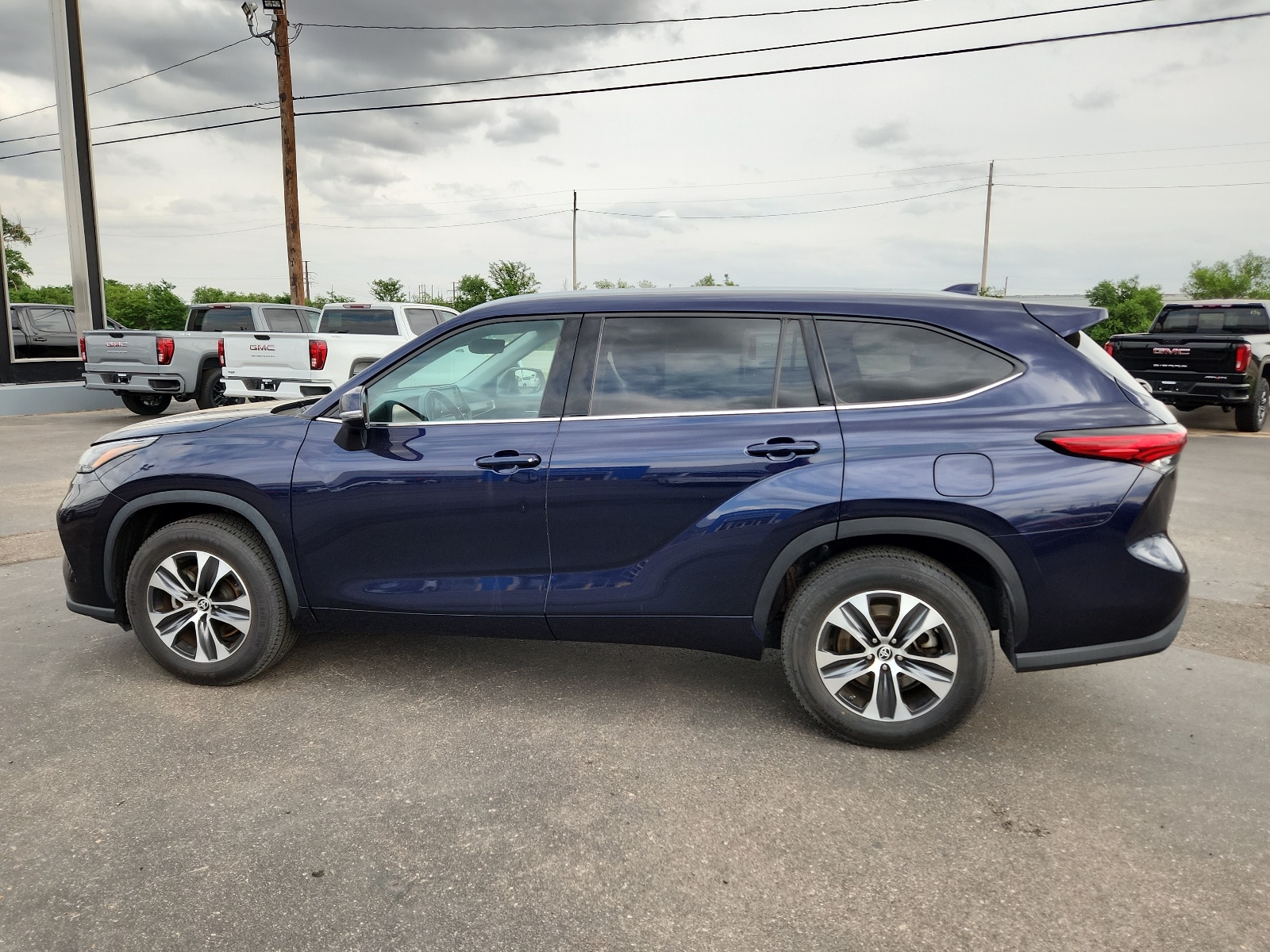 Used 2022 Toyota Highlander XLE with VIN 5TDGZRAH1NS547473 for sale in Clovis, NM