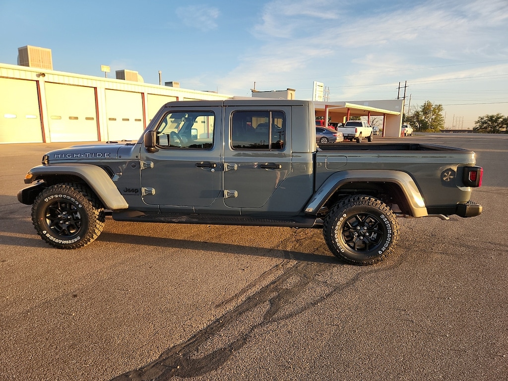 New 2025 Jeep Gladiator Sport Pickup