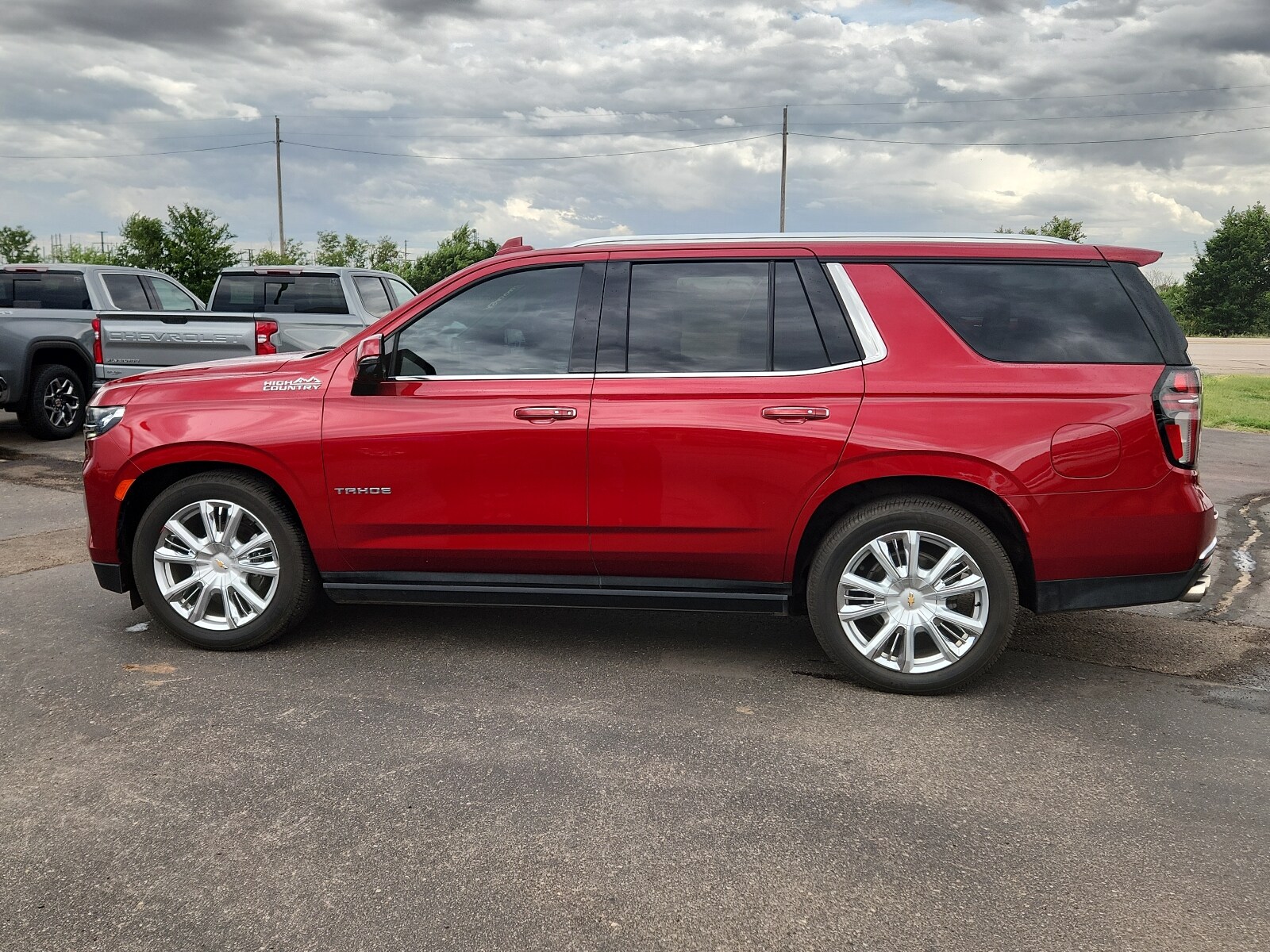 2022 Chevrolet Tahoe High Country photo 2