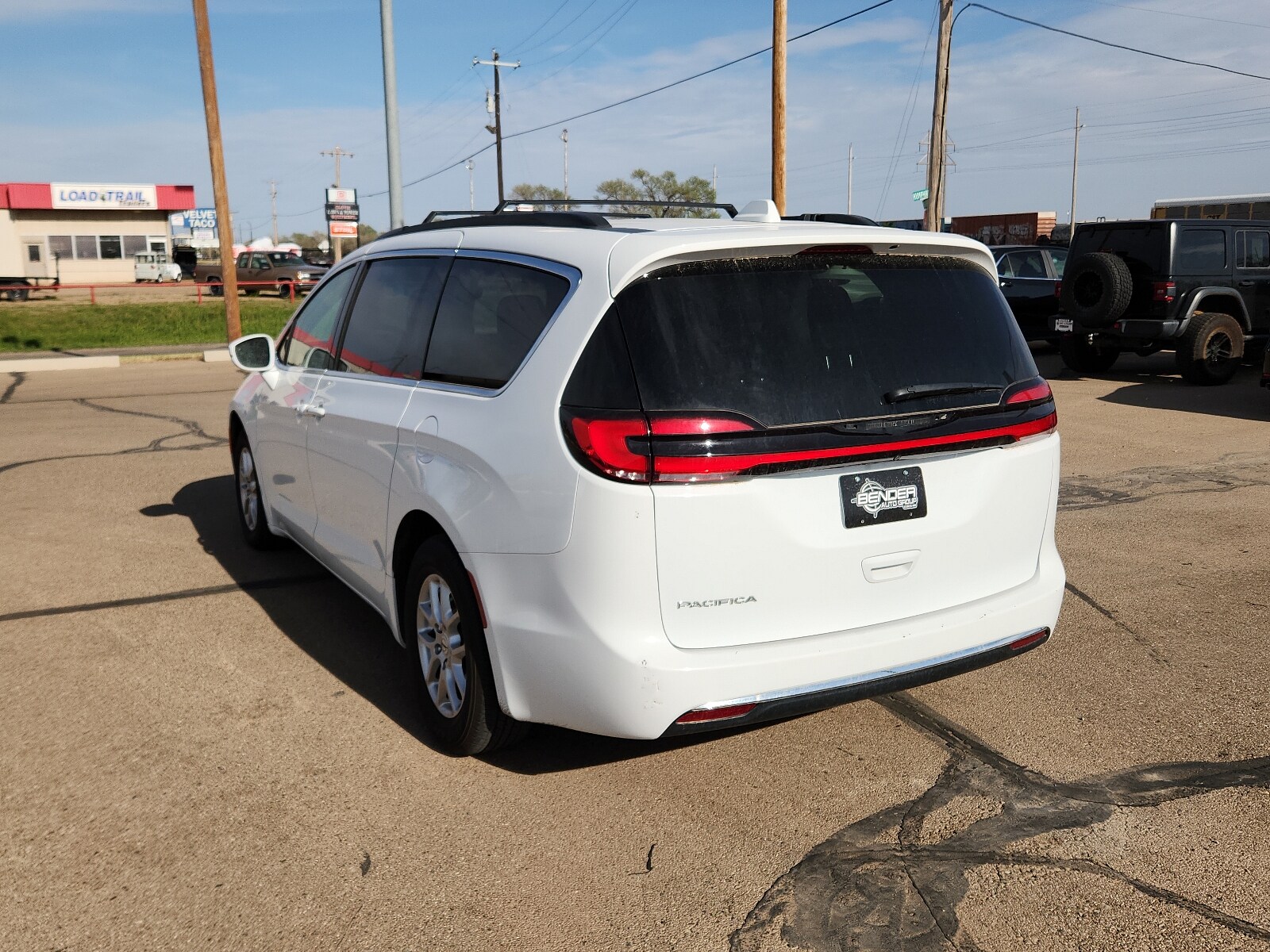 2022 Chrysler Pacifica Touring L photo 3