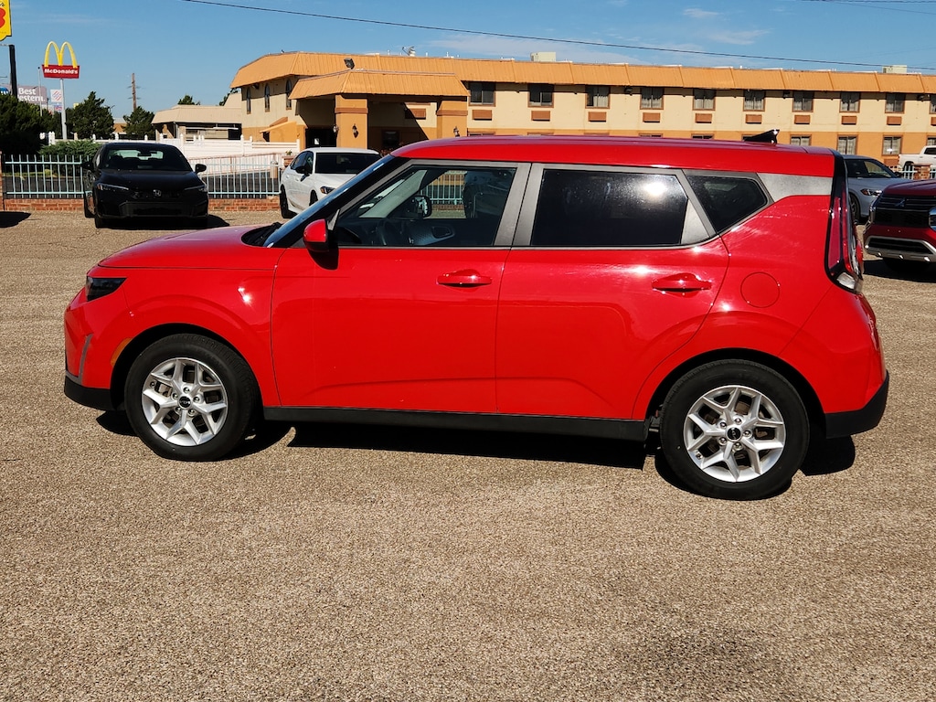 Used 2023 Kia Soul LX Hatchback