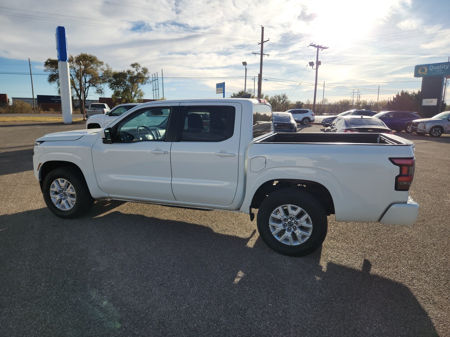 2023 Nissan Frontier SV photo 3