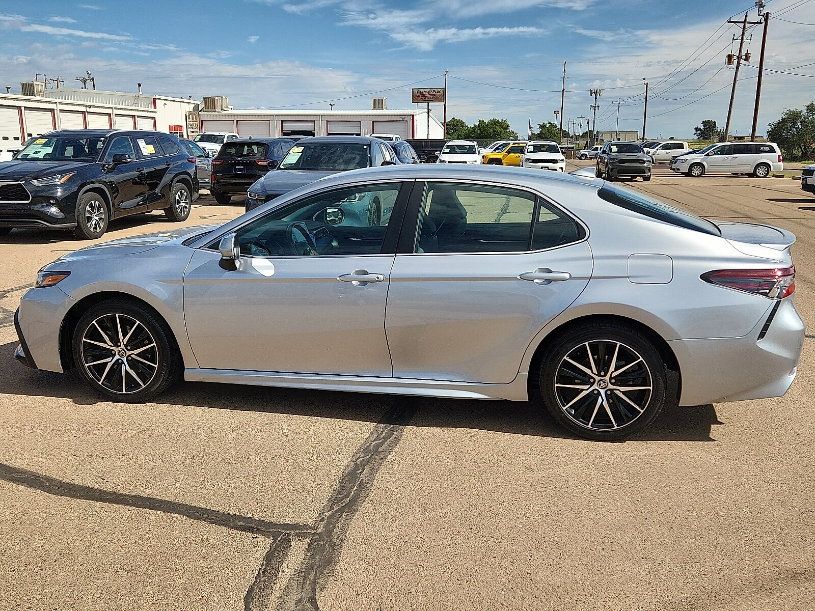 2023 Toyota Camry SE photo 2