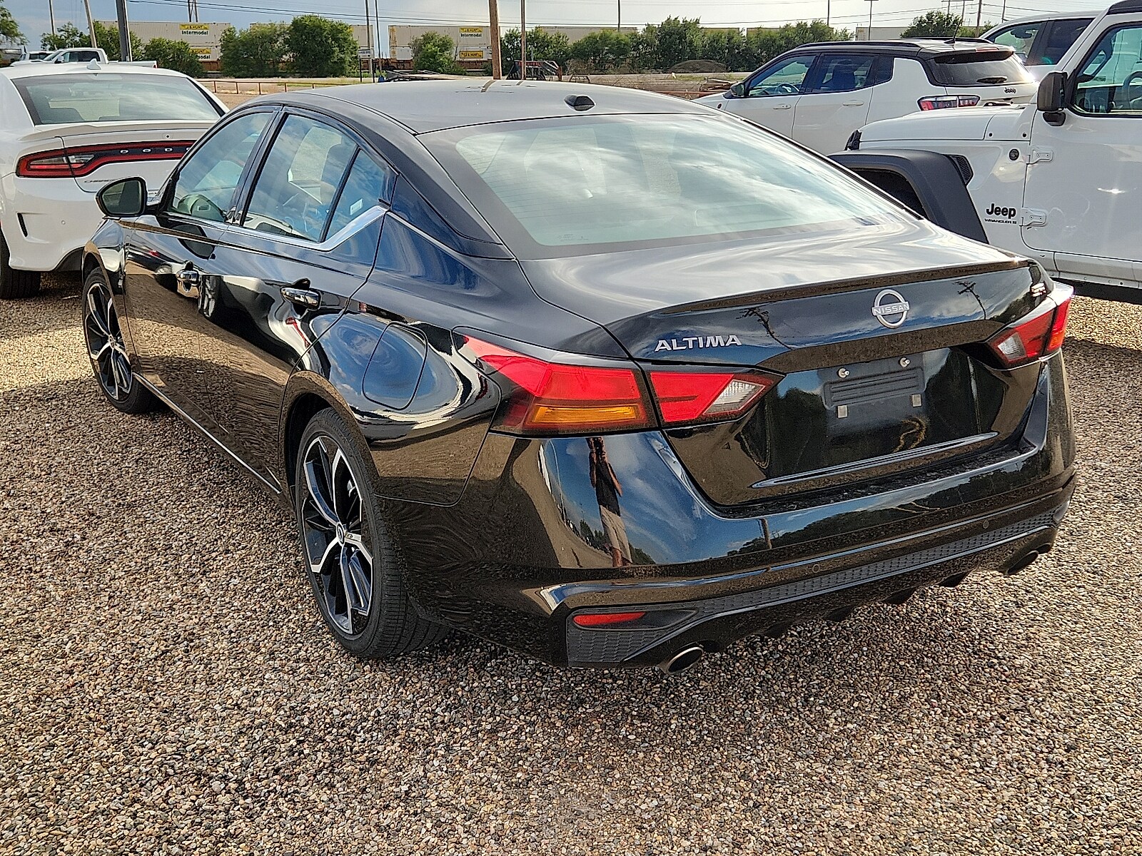 2024 Nissan Altima 2.5 SR photo 2