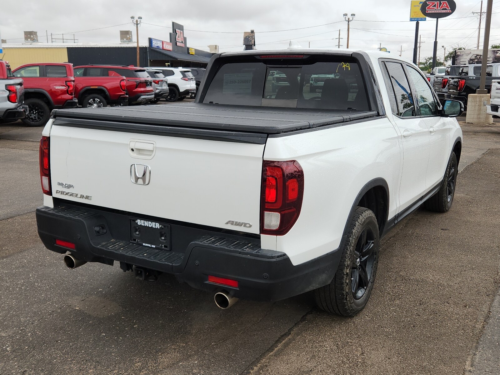 2022 Honda Ridgeline Black Edition photo 4