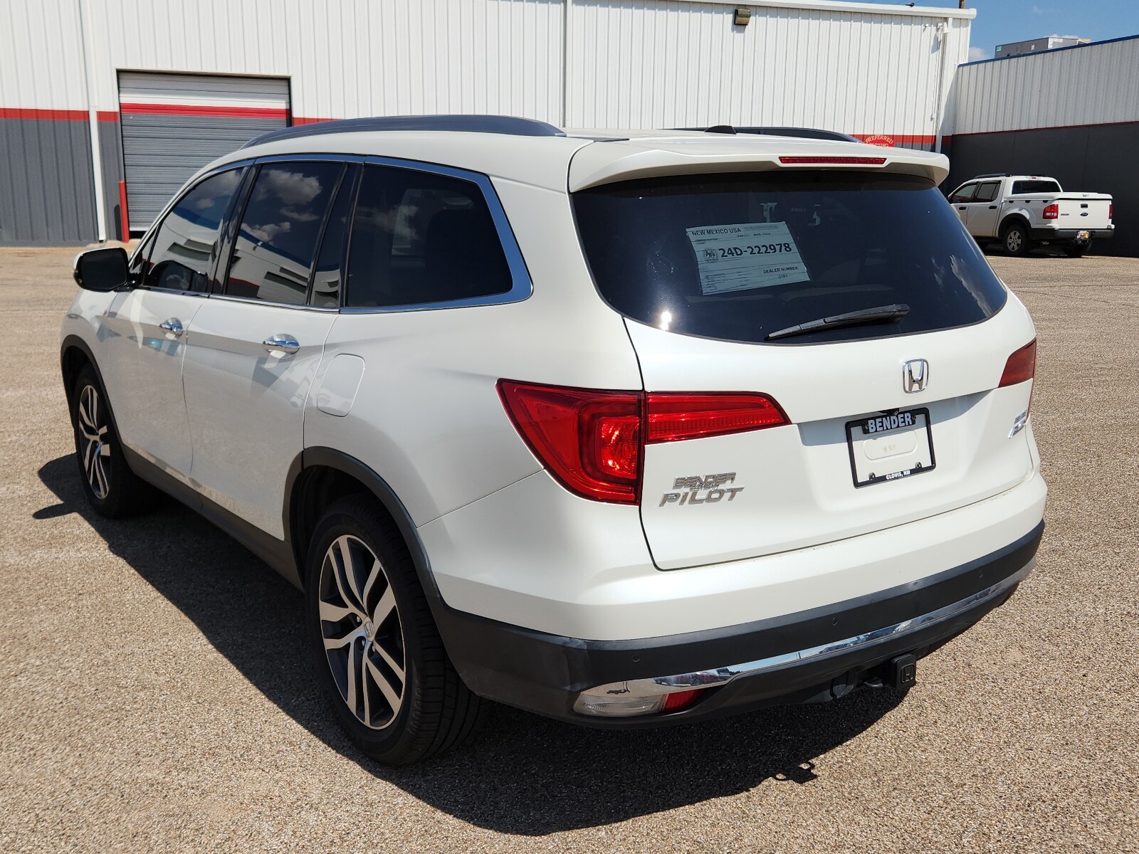 2017 Honda Pilot Elite photo 3
