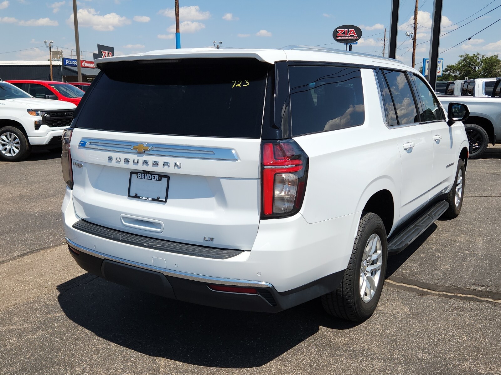 2023 Chevrolet Suburban LT photo 3