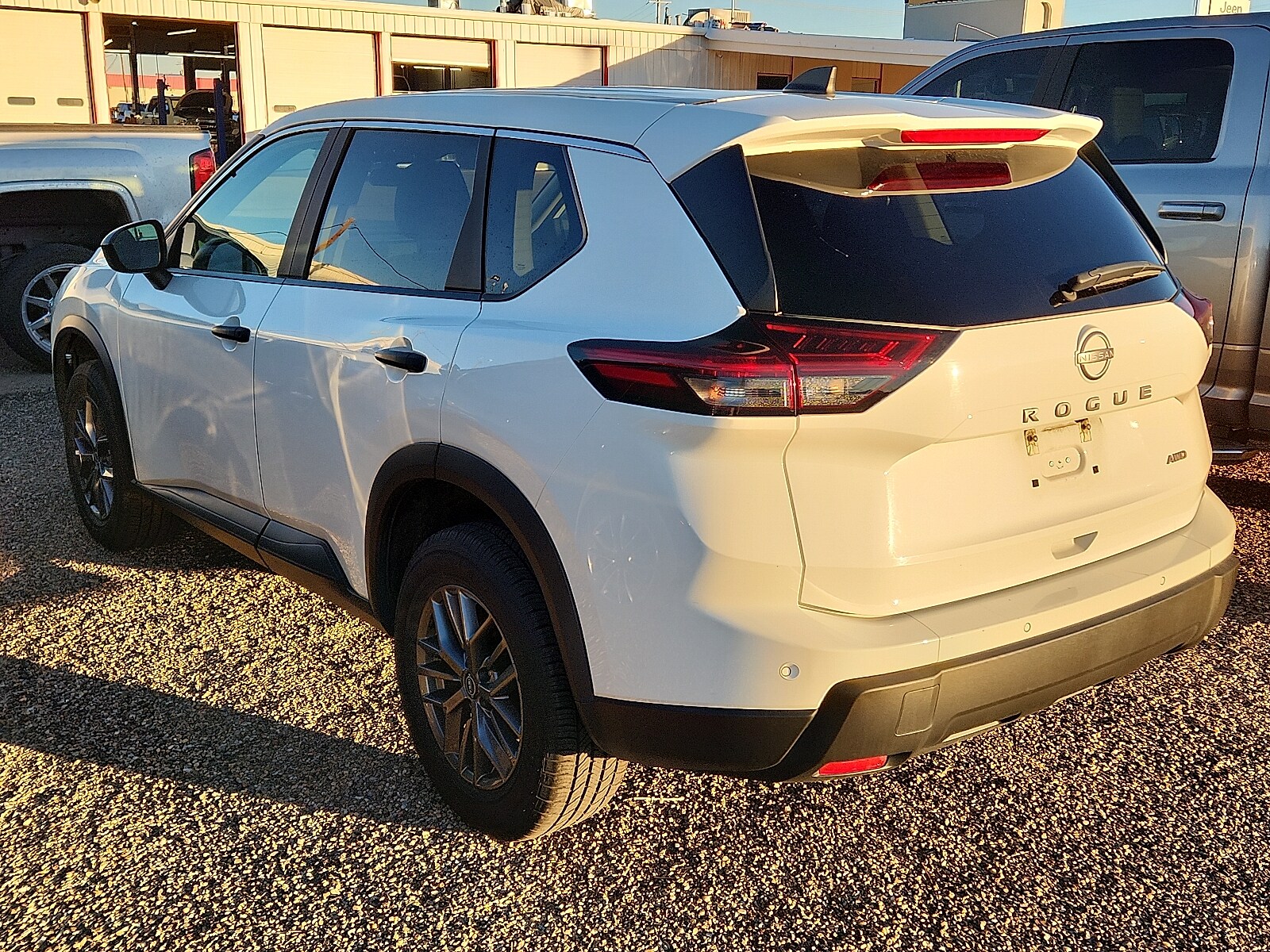 2024 Nissan Rogue S photo 3