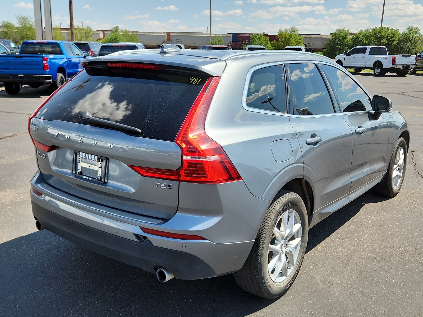 2021 Volvo XC60 T6 Momentum photo 4