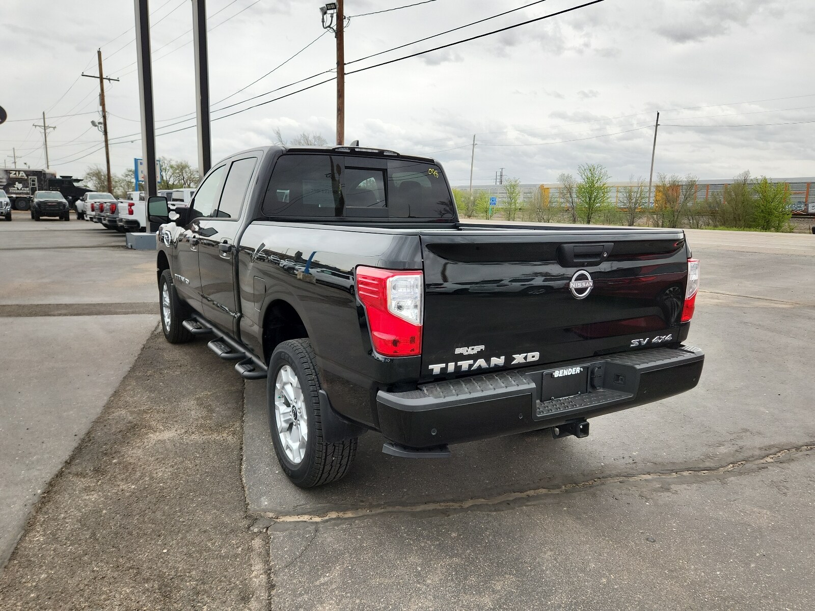 2024 Nissan Titan SV photo 3