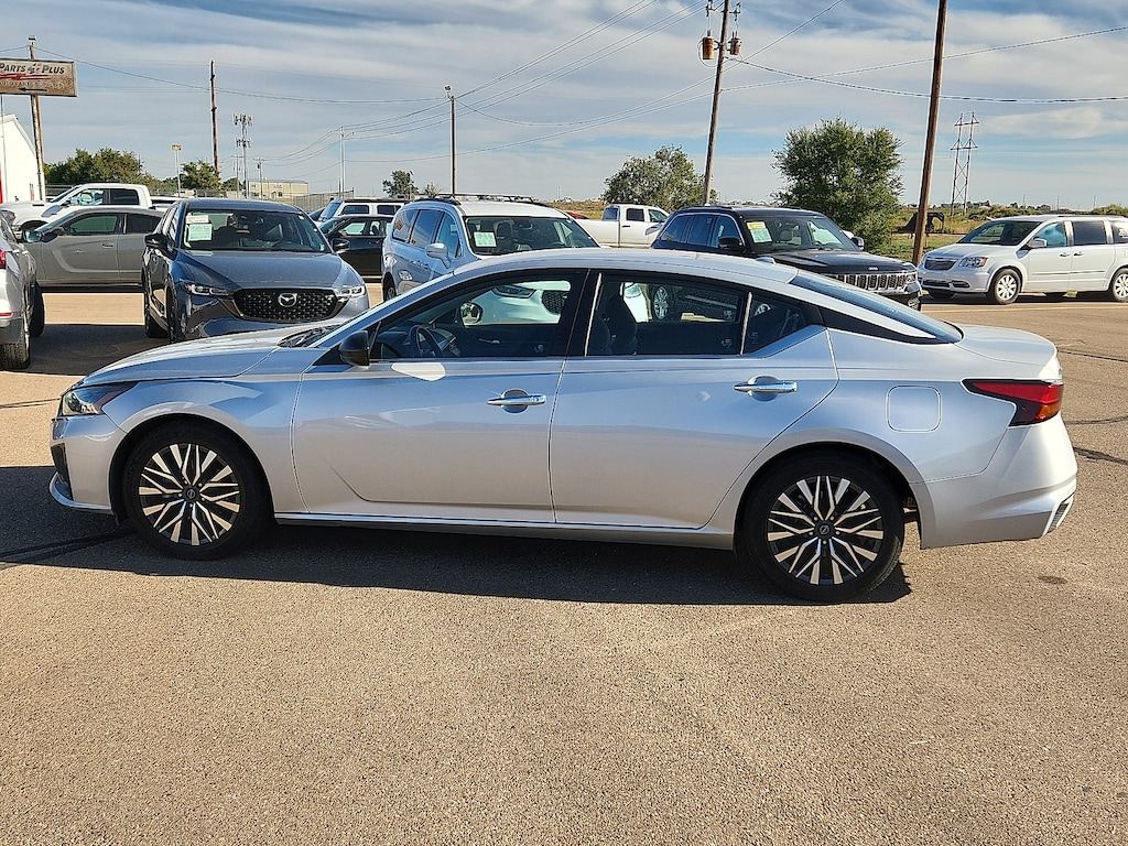 Used 2024 Nissan Altima 2.5 SV Sedan