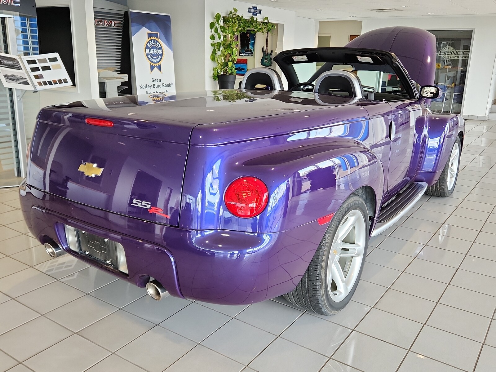2004 Chevrolet SSR Base photo 4