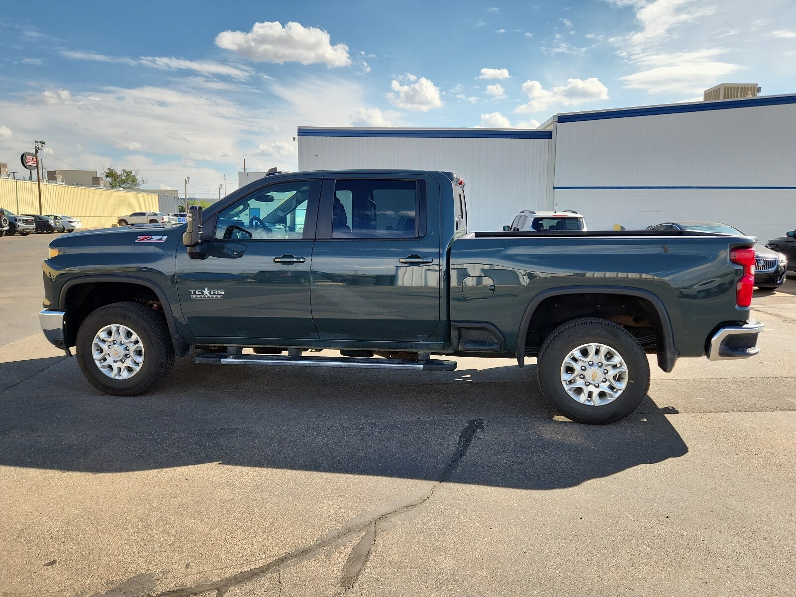 2025 Chevrolet Silverado 2500HD LT photo 2