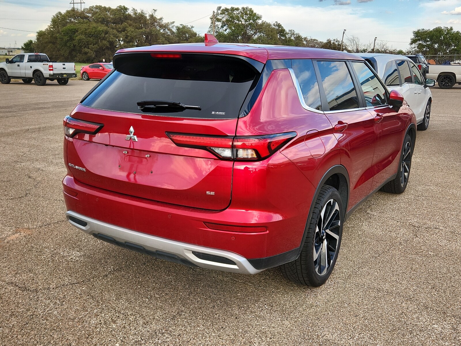 2024 Mitsubishi Outlander SE Ralliart photo 3
