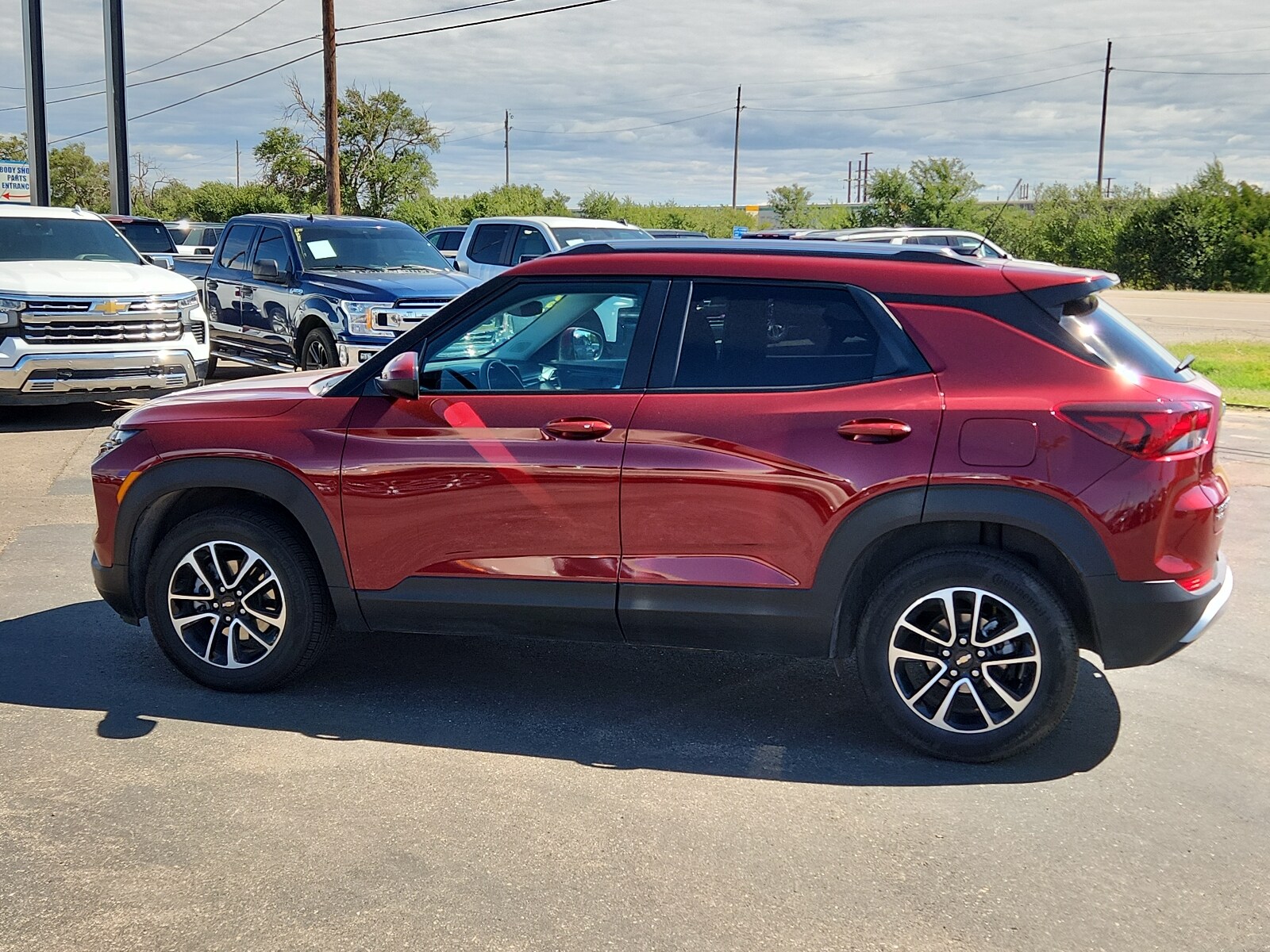 2025 Chevrolet Trailblazer LT photo 2