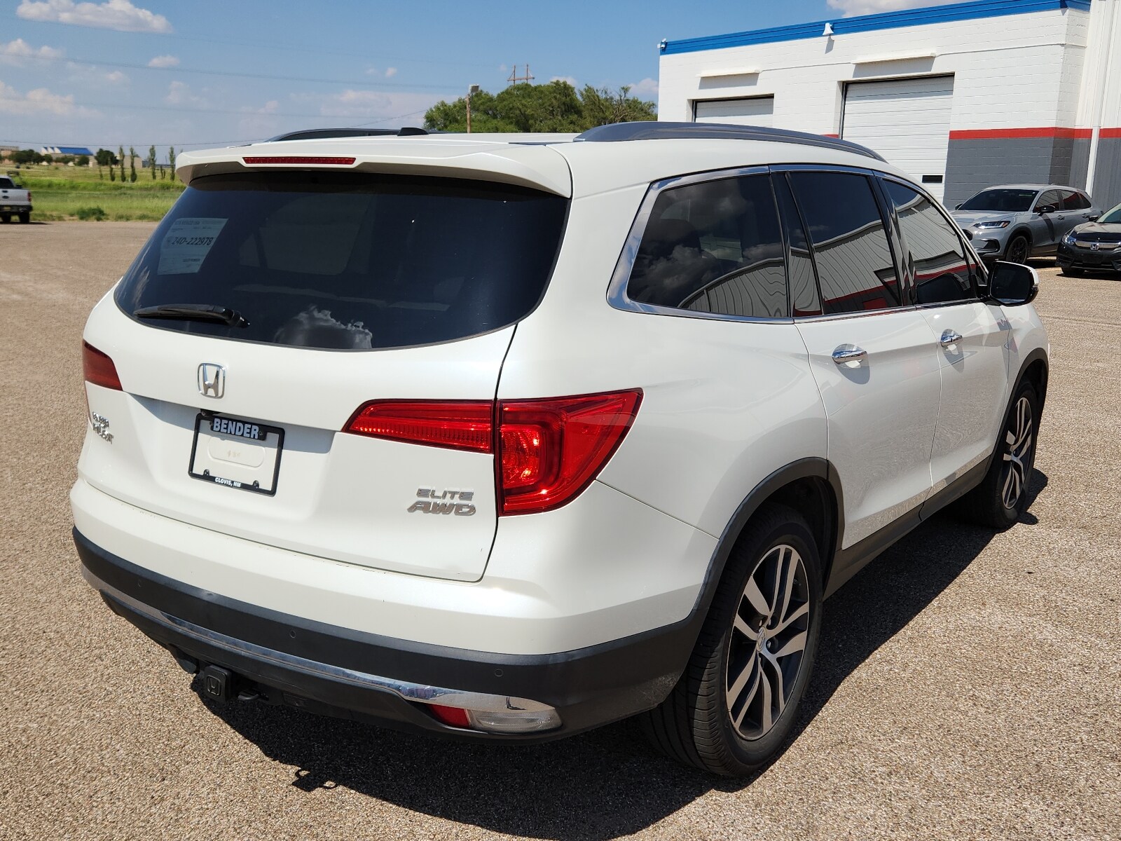 2017 Honda Pilot Elite photo 4