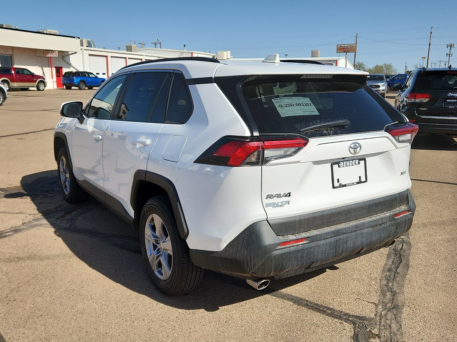 2024 Toyota RAV4 XLE photo 3