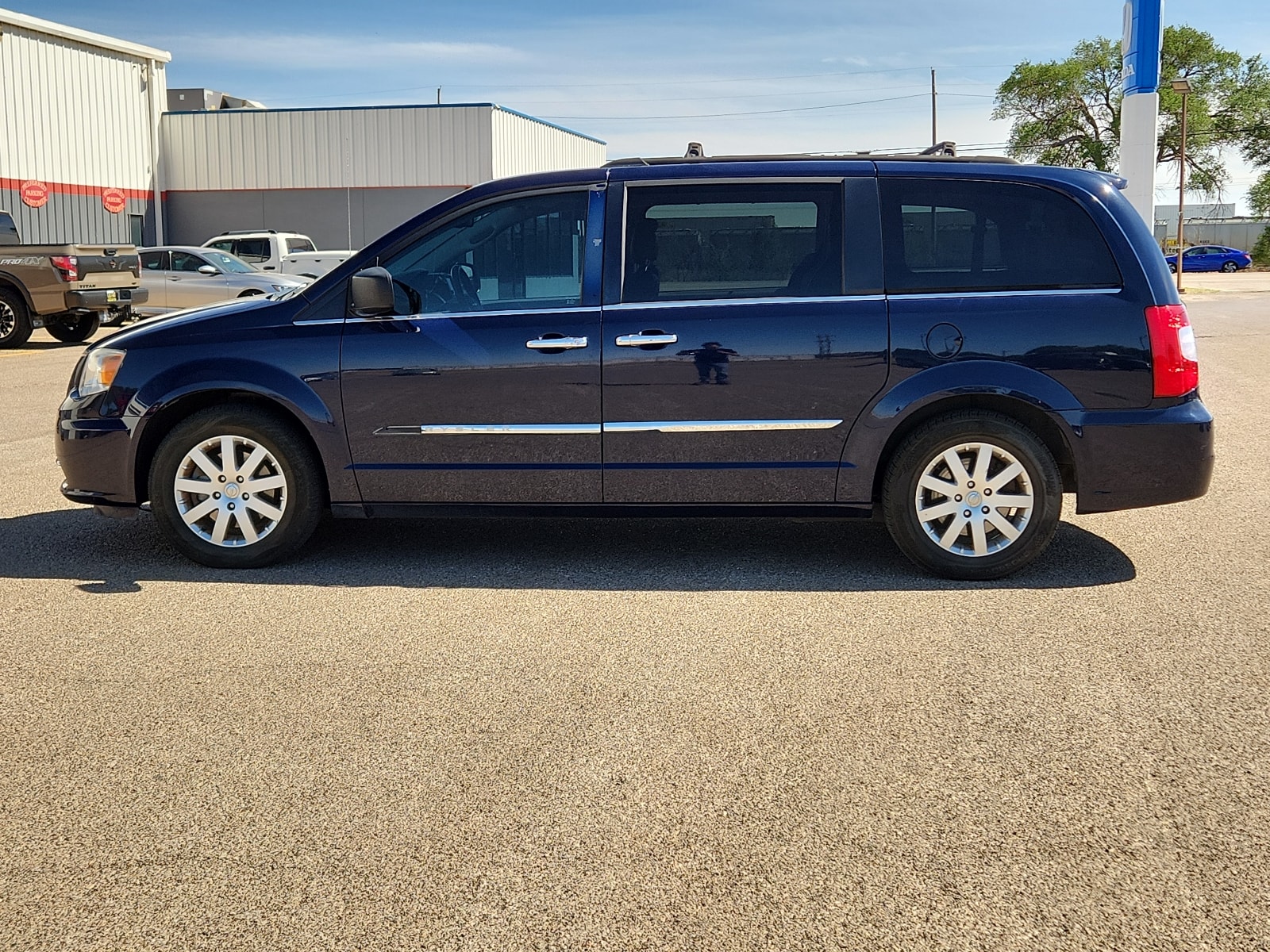 Used 2015 Chrysler Town & Country Touring with VIN 2C4RC1BG0FR740905 for sale in Clovis, NM
