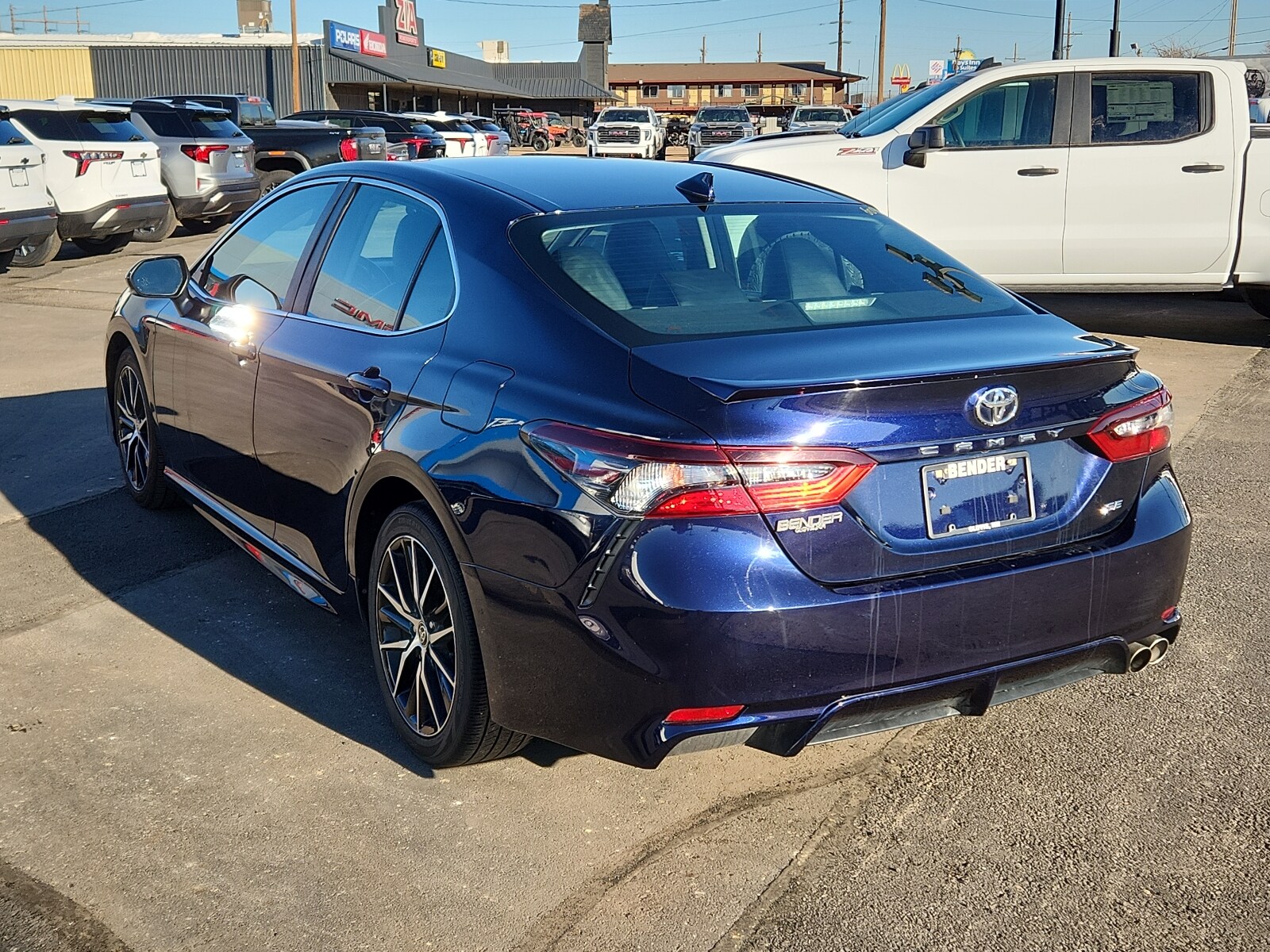 2022 Toyota Camry SE photo 3