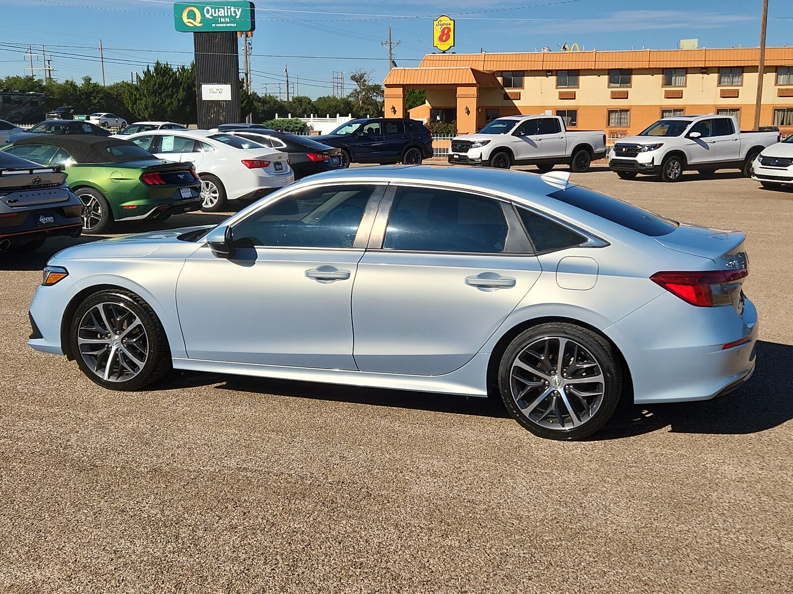 2022 Honda Civic Touring photo 2