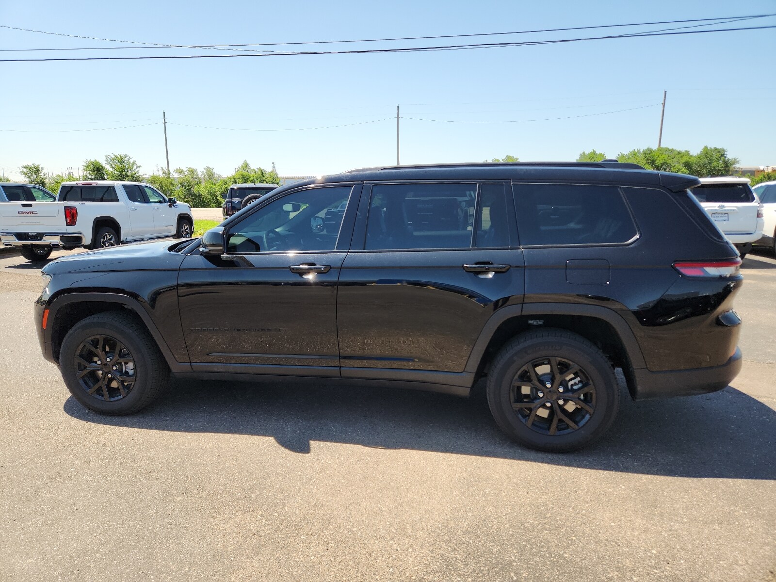 2024 Jeep Grand Cherokee Laredo photo 2