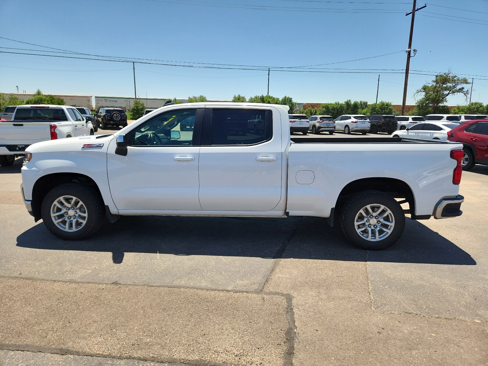2022 Chevrolet Silverado 1500 photo 2