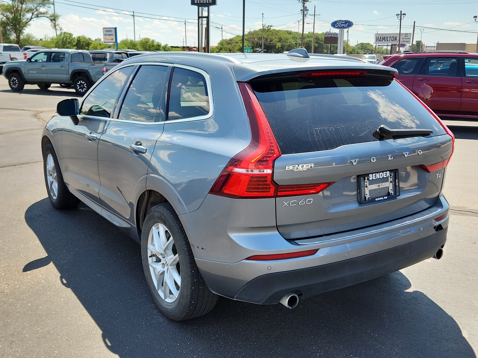 2021 Volvo XC60 T6 Momentum photo 3