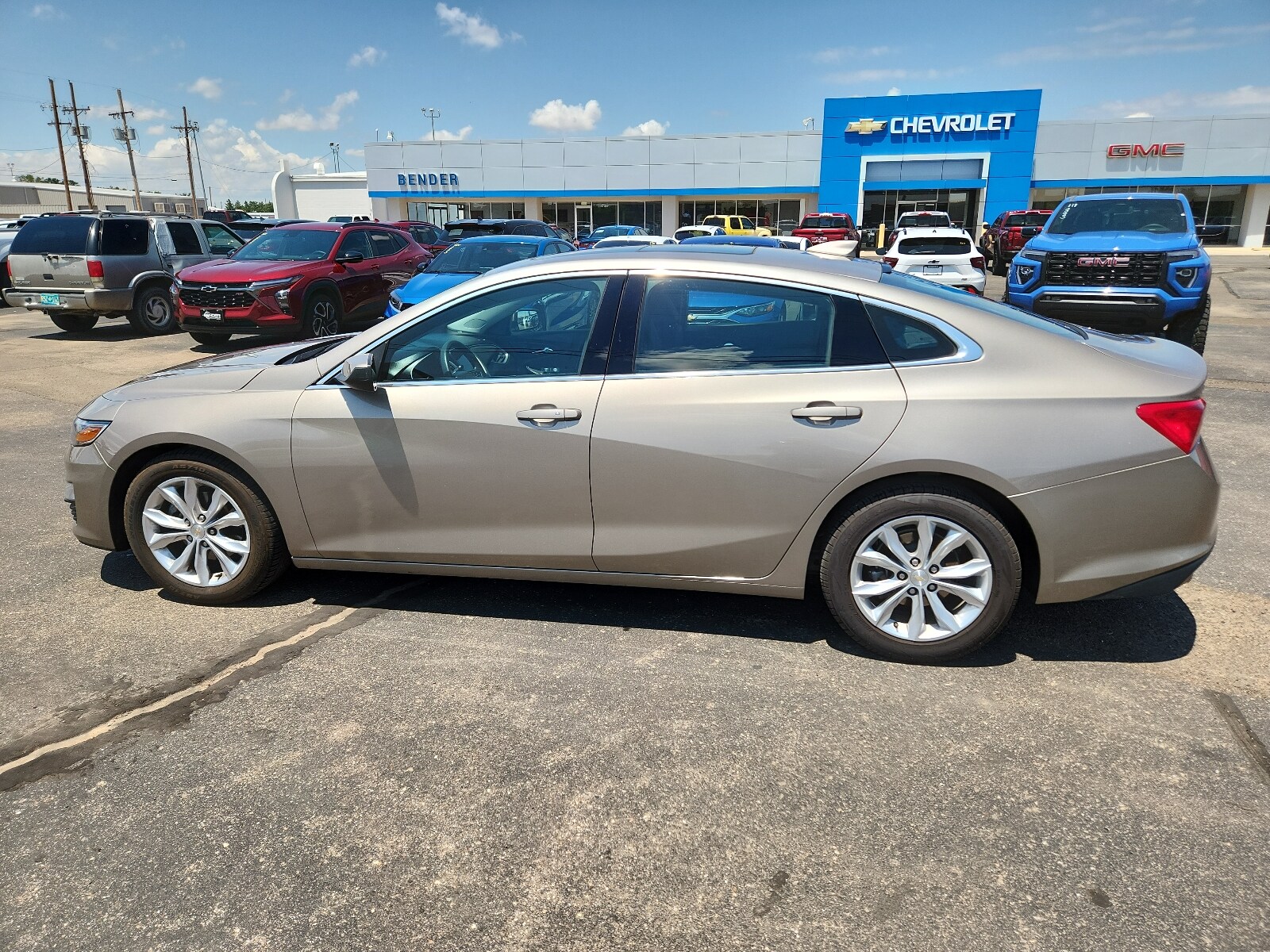 2023 Chevrolet Malibu 1LT photo 2
