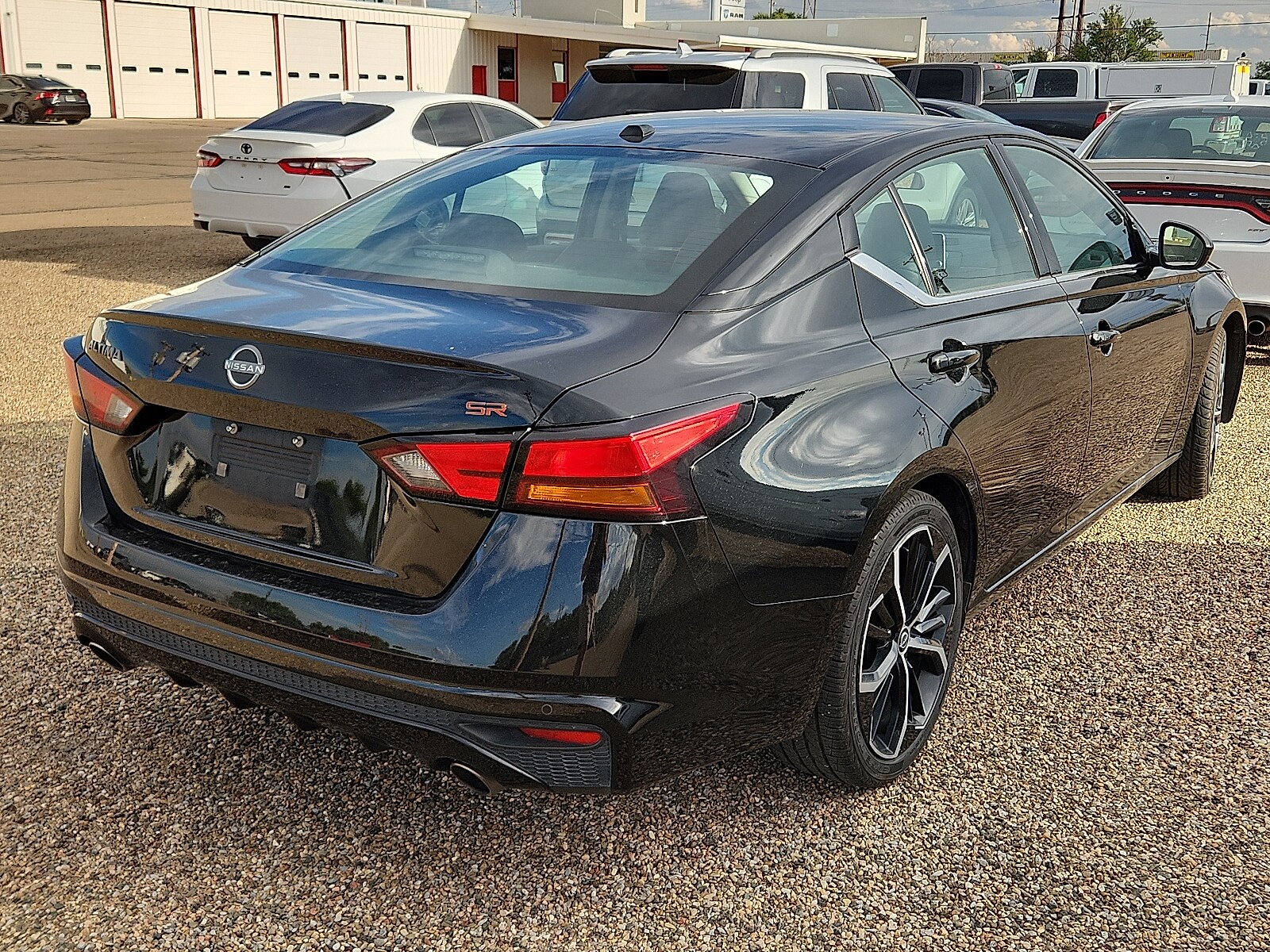 2024 Nissan Altima 2.5 SR photo 3