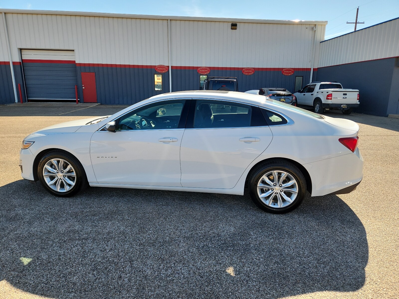 2024 Chevrolet Malibu 1LT photo 2