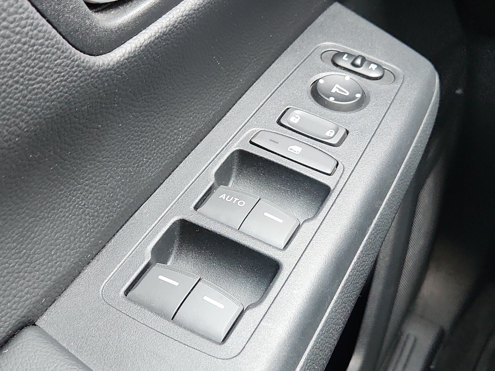 2024 Honda CR-V LX - Photo 16