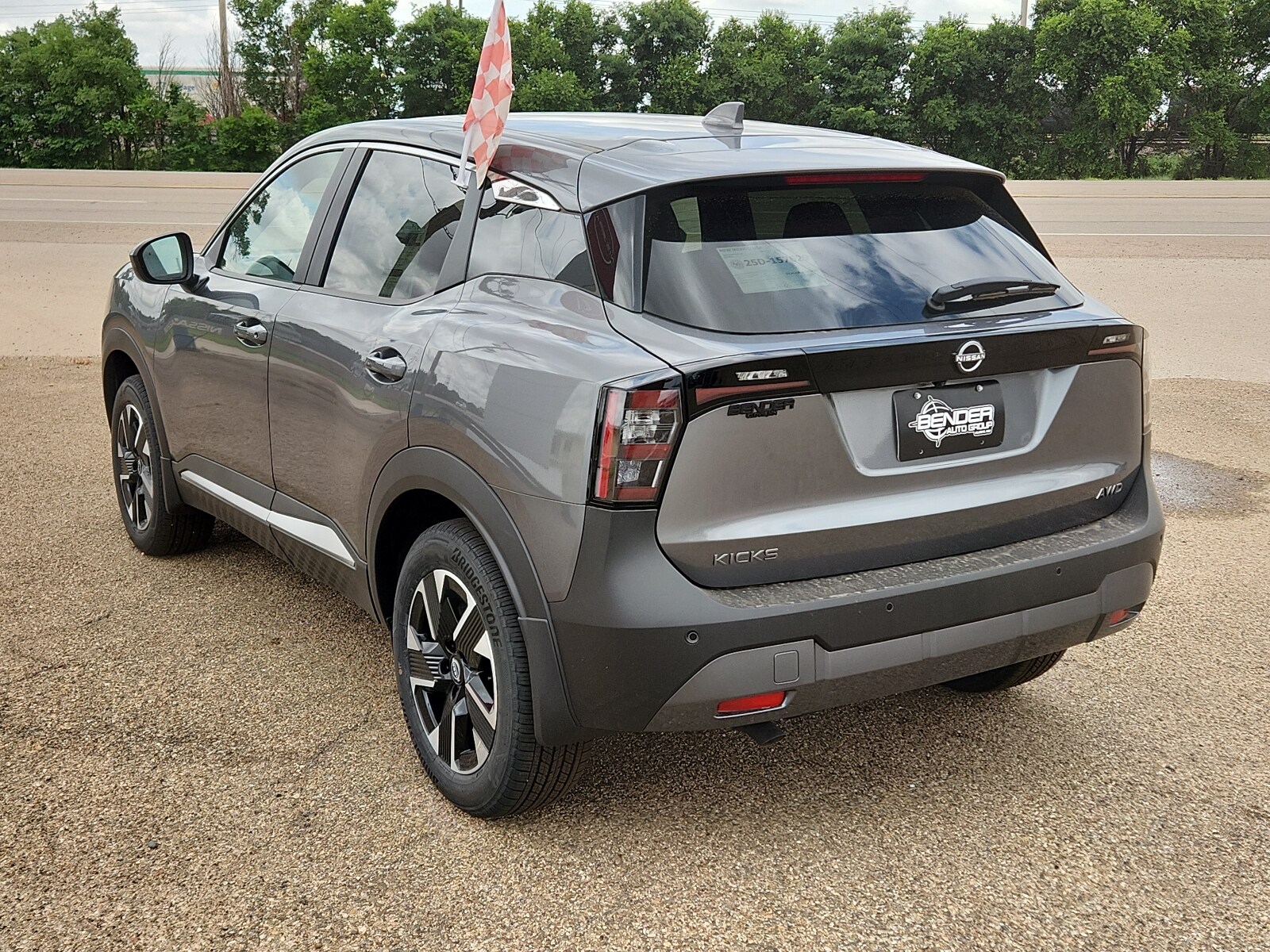 2025 Nissan Kicks SV AWD - Photo 3