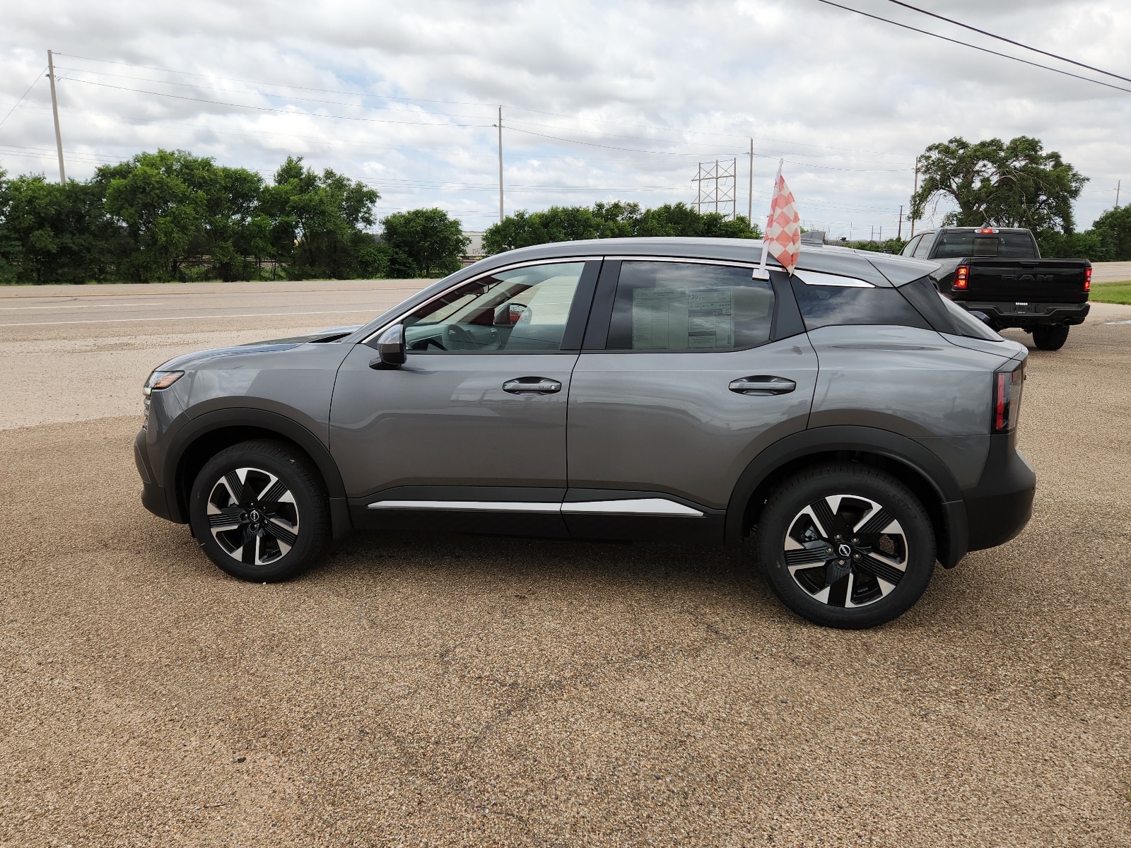 2025 Nissan Kicks SV AWD - Photo 2